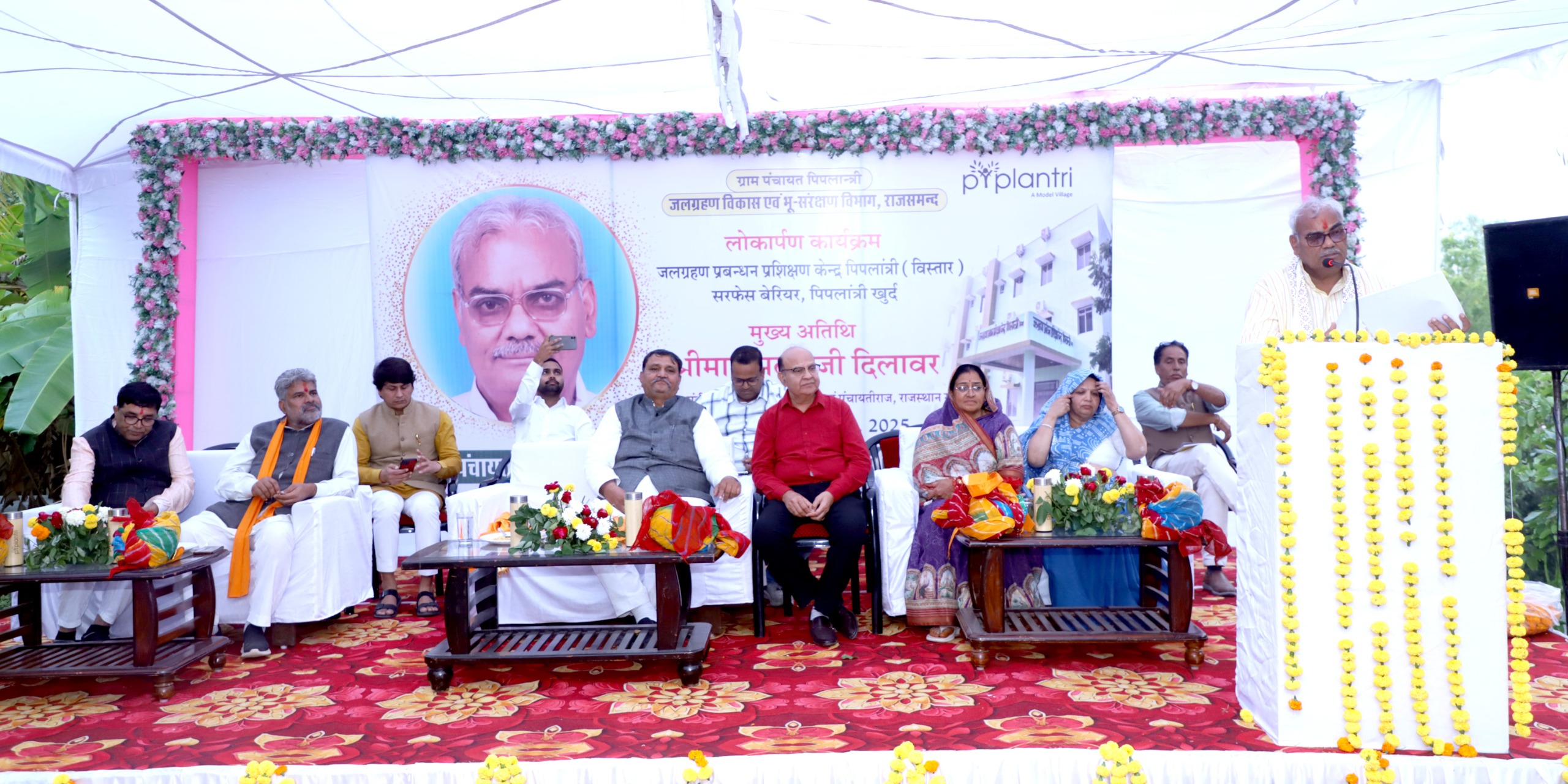 राजसमंद के ग्राम भावा में शिक्षा एवं पंचायतीराज मंत्री का औचक निरीक्षण : सफाई व्यवस्था पर जताया असंतोष, दो दिन में सुधार नहीं होने पर कार्रवाई के निर्देश